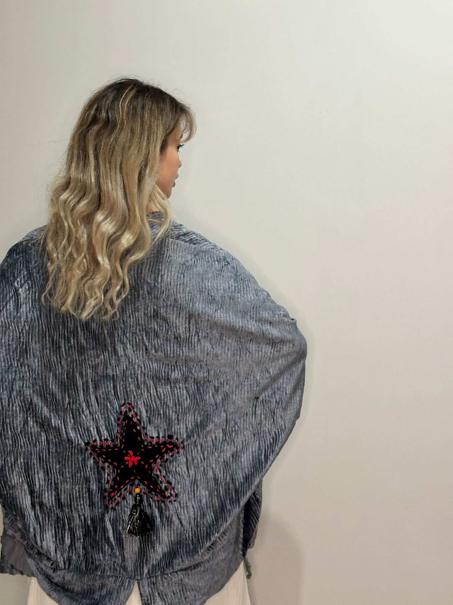 Kadife yıldız işlemeli püskül detaylı tasarım ceket 