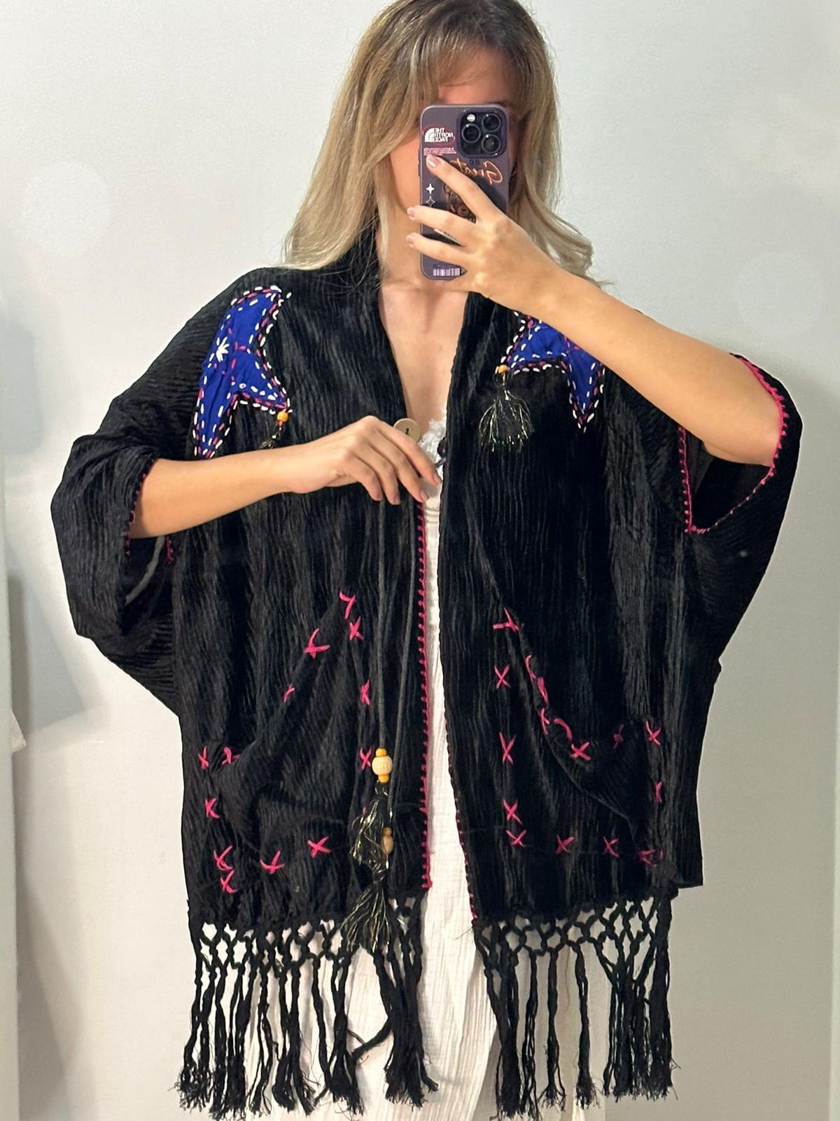 Kadife yıldız işlemeli püskül detaylı tasarım ceket 