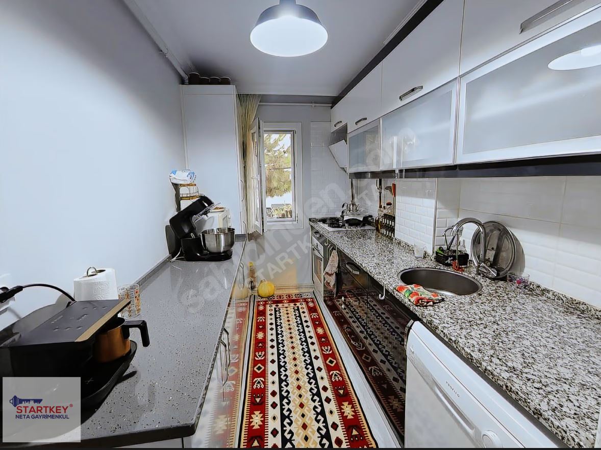 Barış Mahallesi'nde Ecevit Parkı Üstü Satılık Daire 2+1