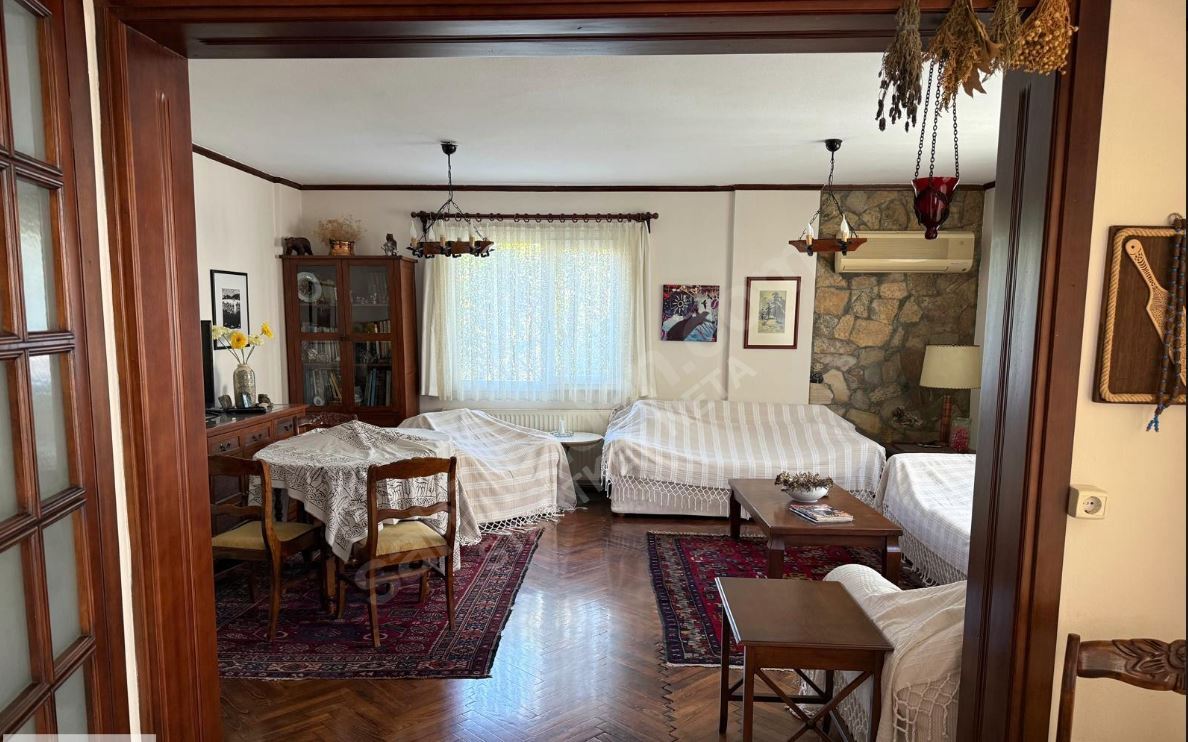 Vali Rahmi Bey Mahallesi'nde Merkezi Konumda Satılık Daire 3+1