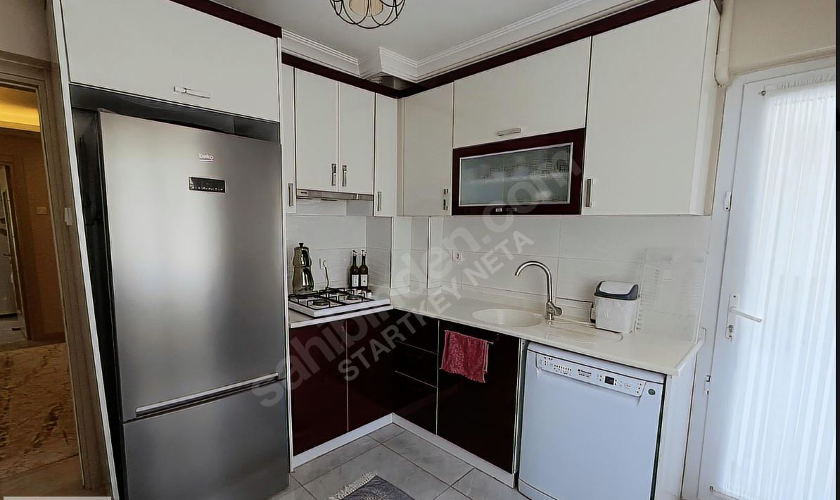 Buca Hürriyet Mahallesi'nde Merkezi Konumda Satılık Daire 3+1