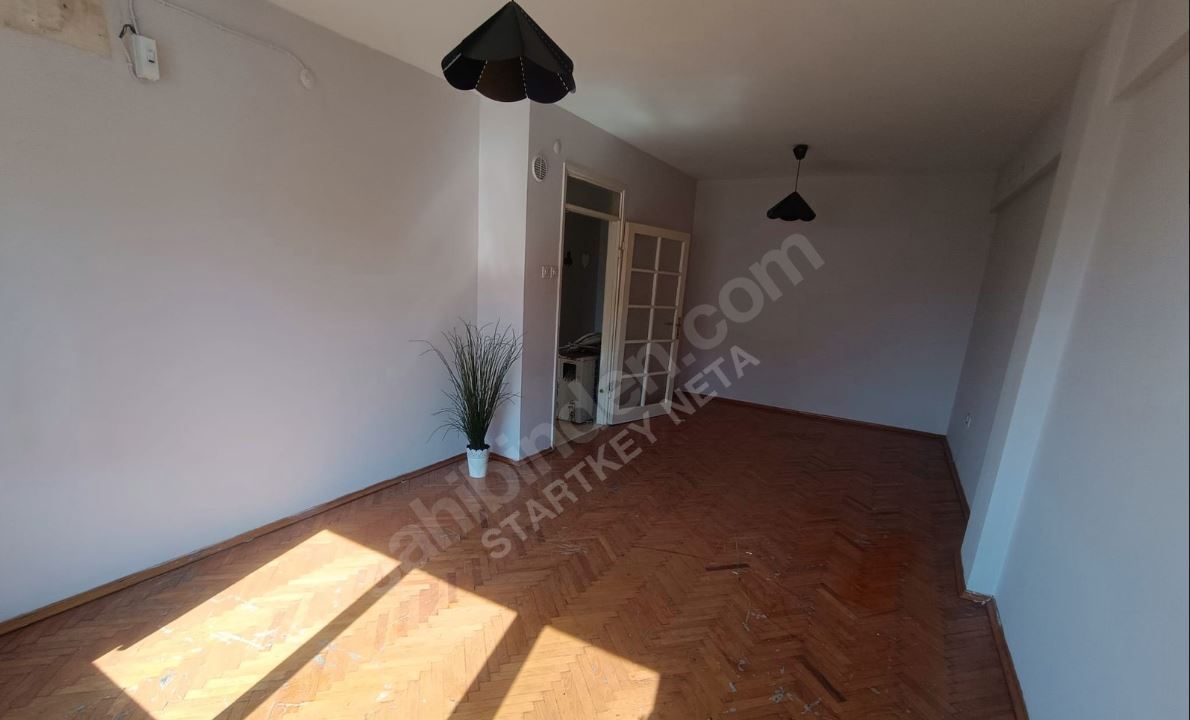 Kıbrıs Şehitleri'nin Yan Sokağında Kiralık Daire 3+1