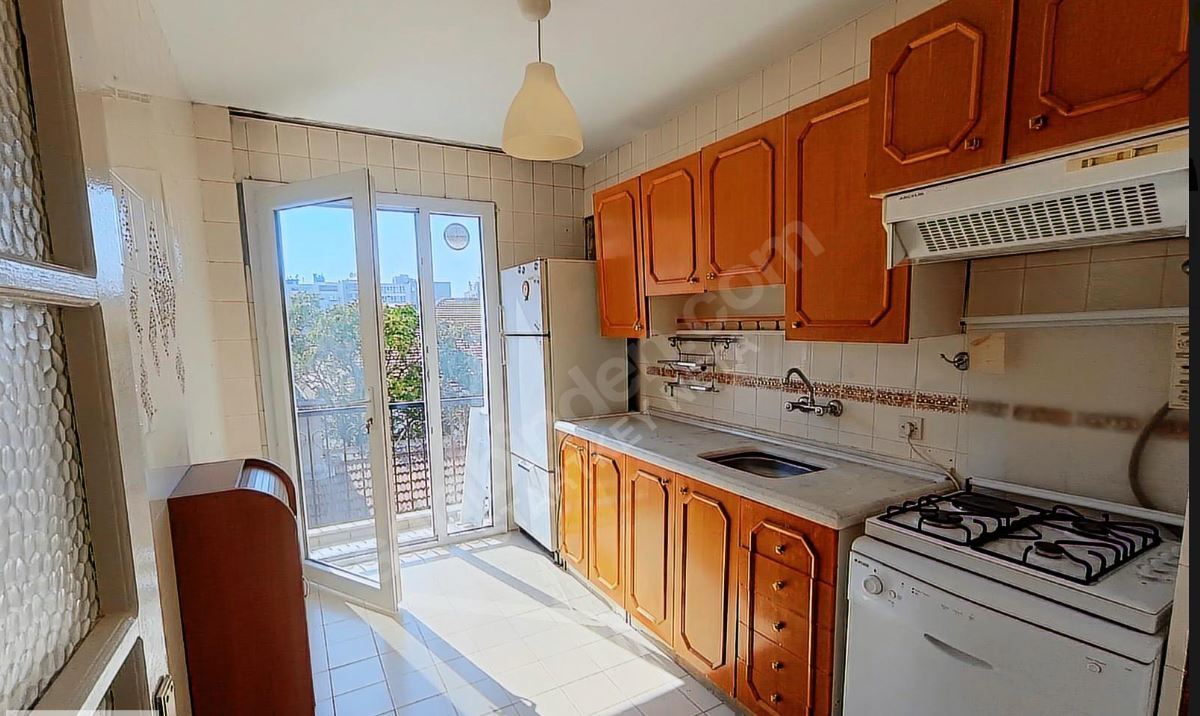 Kıbrıs Şehitleri'nin Yan Sokağında Kiralık Daire 3+1