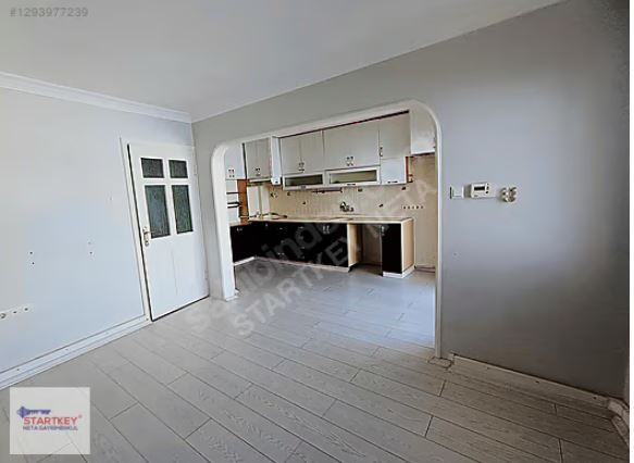 Bostanlı Migros Yan Sokağında Takev Cepheli Kiralık Daire 3+1