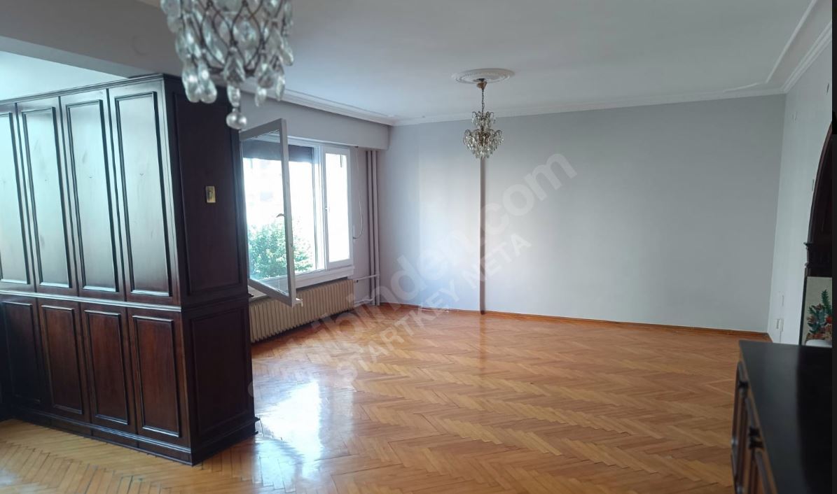 KİRALANDI Şair Eşref Bulvarında Kiralık Daire 2+1 Muayenehane/Konut